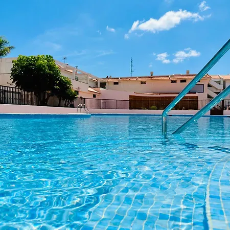 Quiet Apartment W Pool In Coral Mar *