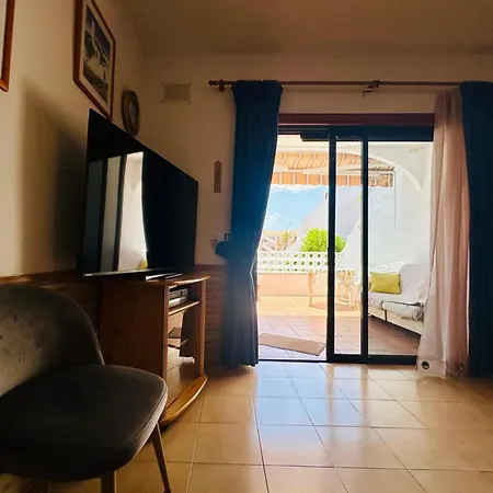 شقة Quiet Apartment W Pool In Coral Mar أرونا