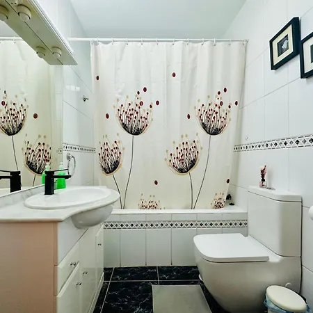 Quiet Apartment W Pool In Coral Mar شقة *